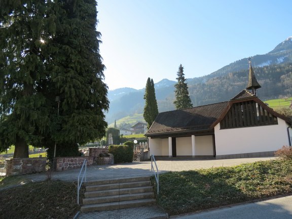 Aufbahrungshalle_mit_Friedhof_Quarten.jpg  