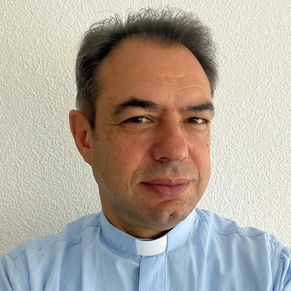 Pfarrer Marjan Marku Seelsorger Pfarreibeauftragter